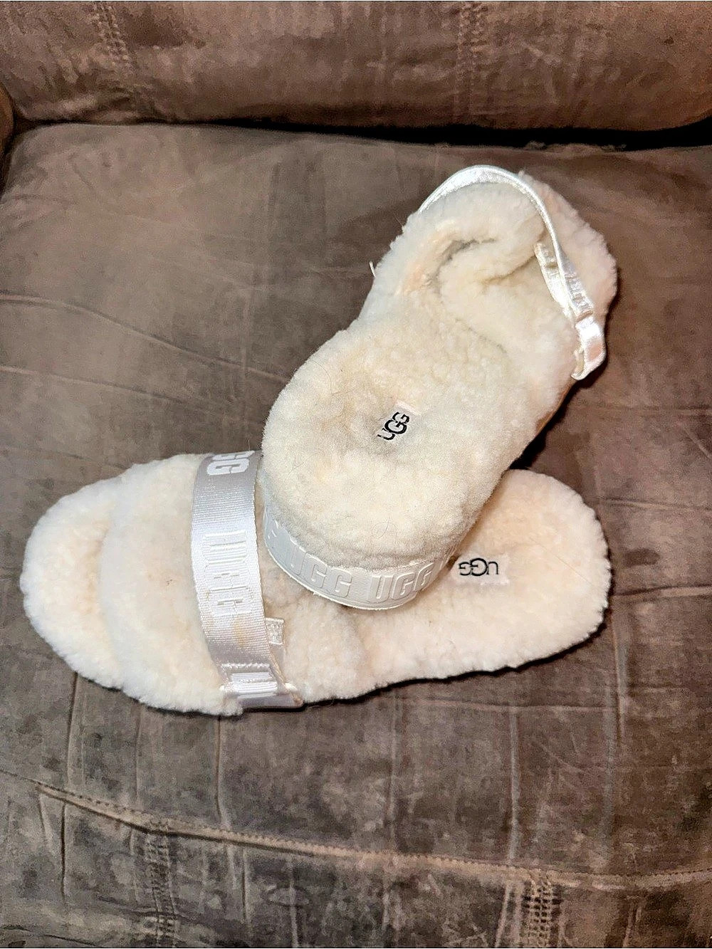 UGG Fluffita Women’s White Sheepskin Shearling Slide Slipper Strap 7 retail $120